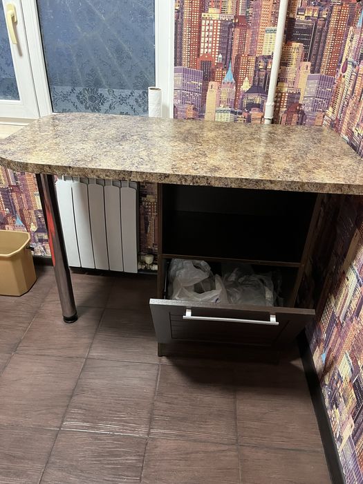 Стол с тумбой б/у