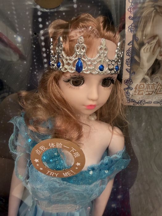 Кукла высокая в платье