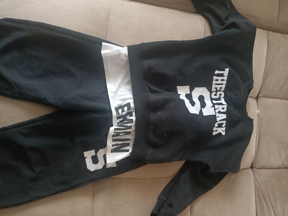 Отдам вещи на девочку даром