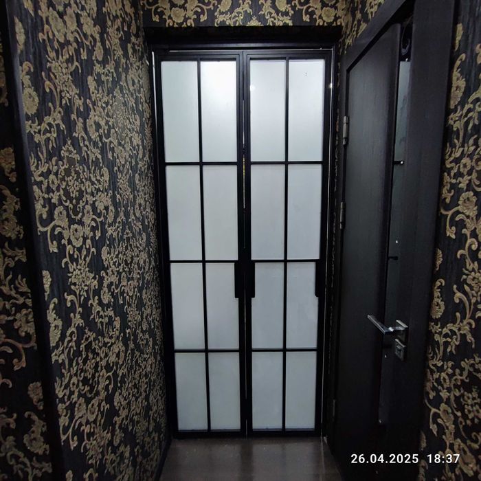 Стеклянные раздвижные лофт перегородки и двери