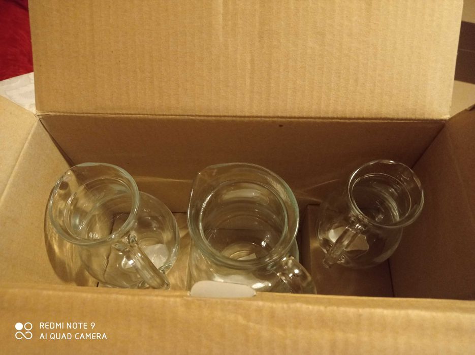 Продавам комплект стъклени кани „Пашабахче”.
