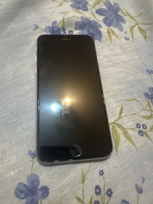 Vand iphone 6s pentru piese