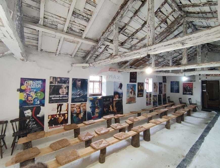 Продава се Къща в Добрич, Автогара - 527 кв.м за 342 €/кв.м - Снимка #17