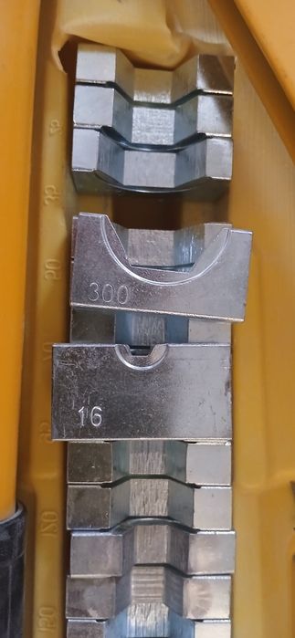 Опрессователь наконечников