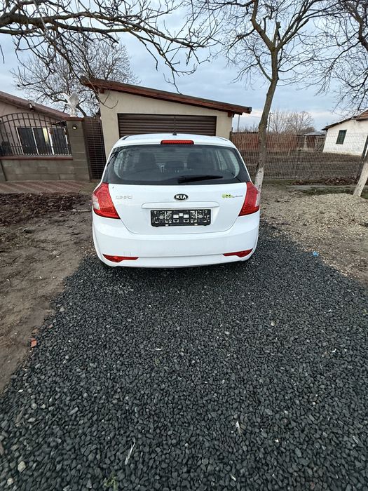 Vand masina Kia Ceed