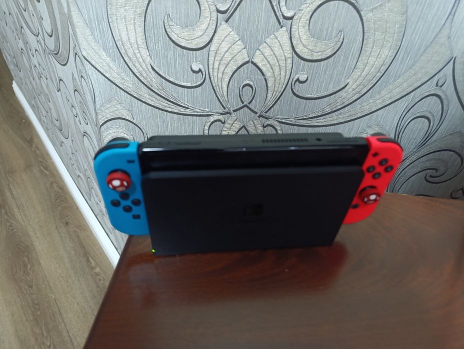 Продам nintendo switch oled