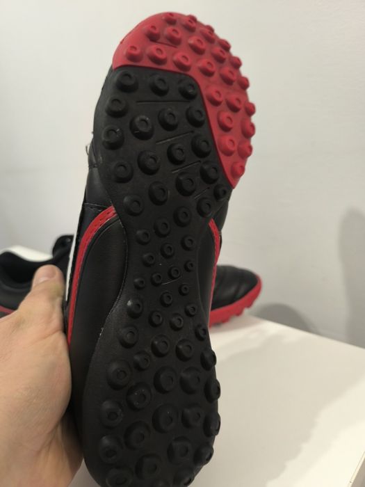 Стоножки за футбол 42  номер.За зала или твърди настилки