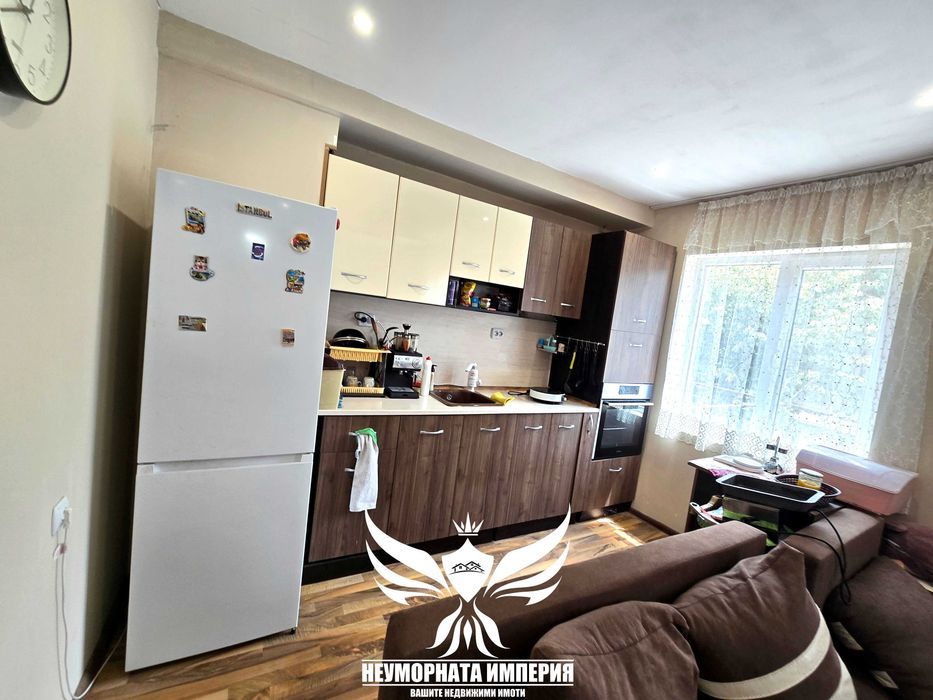 Продавам тристаен апартамент с площ от 68кв.м. на първи етаж с 1/2 от двор 315кв.м. в гр.Асеновград, квартал Зъбче - снимка 3