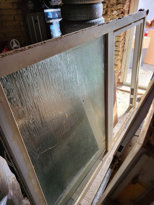 Geam termopan de calitate dar cu lipsă de sticlă! 210x145cm Germania