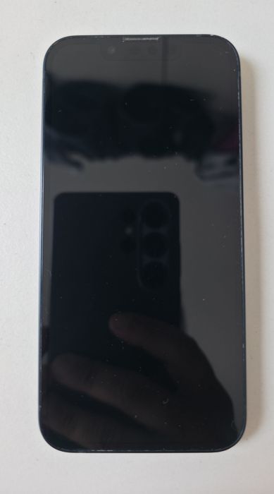 Vand IPhone 13 Mini rătăcit prin sertar