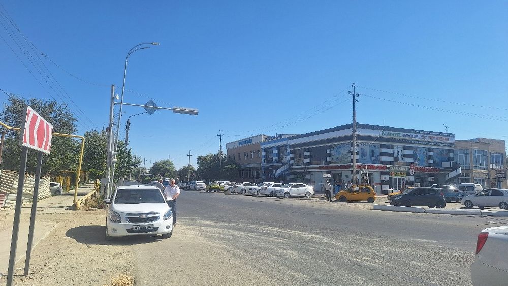 Шофиркон туман марказида 1 ва 2 хоналик уйлар сотилади янги дом кирпич