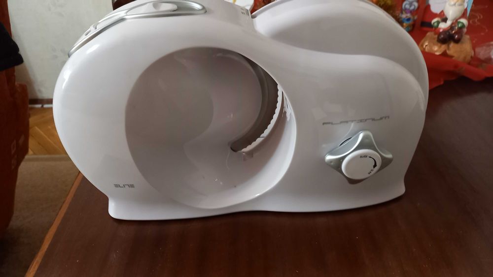 eлектрическа машина за рязане на хляб  ELITE  нова 50лв.