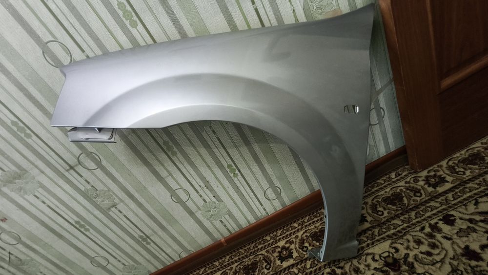 Переднее левое крыло Ларгус