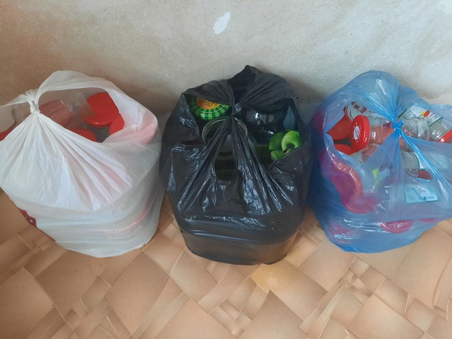 Банки разные с крышками