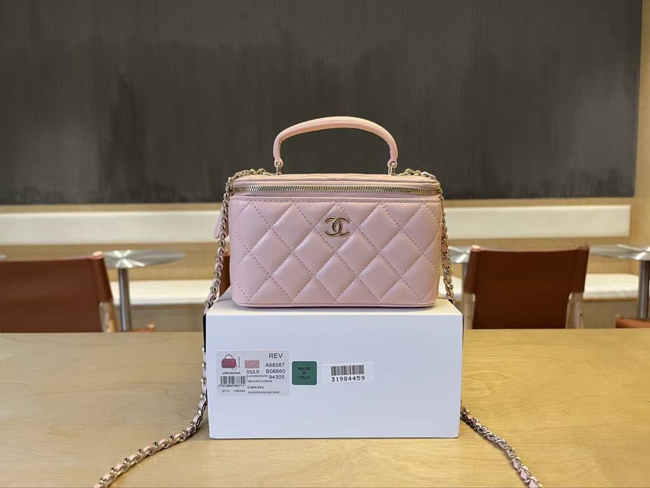 Chanel Налични Чанти