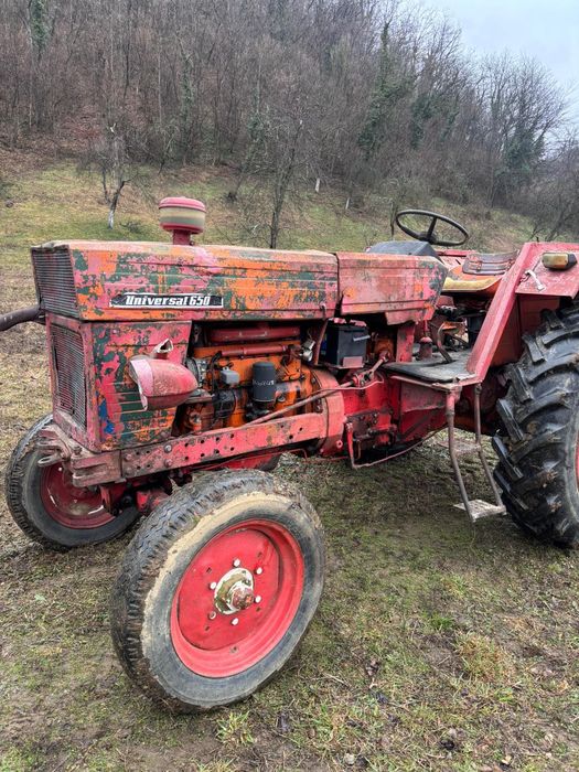 Vând Tractor U 650 și plug