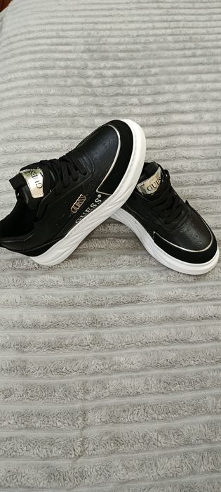 Маратонки  Guess
