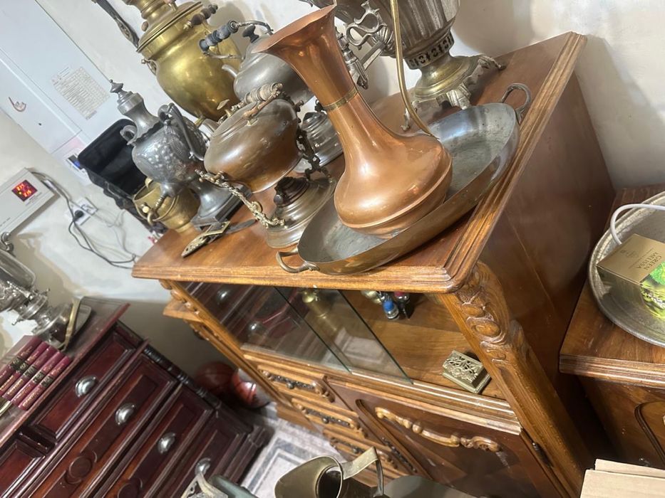 Антикварный комод, резьба, инкрустация, длина 2 метра