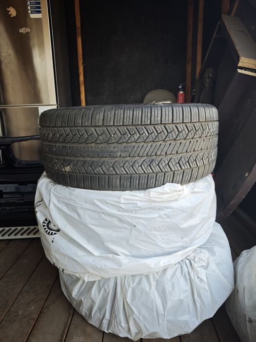 Продам шины 245/40/19