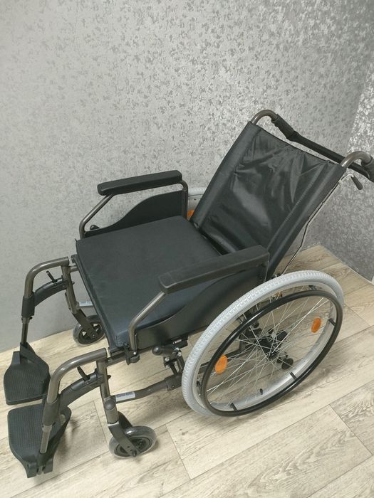 Продам инвалидную коляску 045 DOS ORTOPEDIA