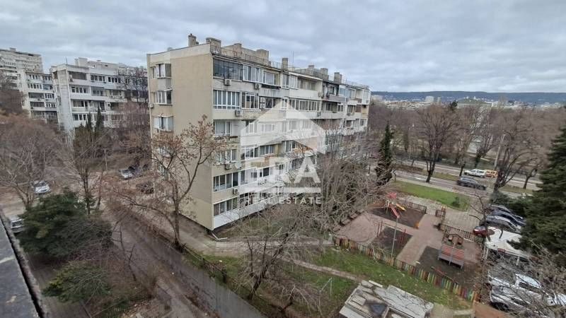 Продава се Тристаен апартамент в Варна, Червен площад - 79 кв.м за 1472 €/кв.м - Снимка #1