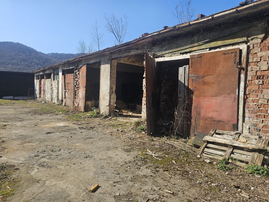 Cladire si teren in nasaud