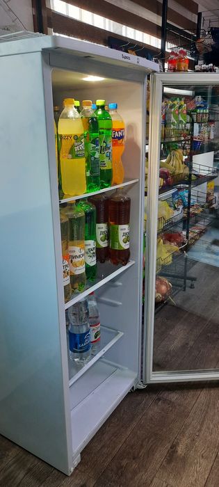 Холодильник витринный Бирюса