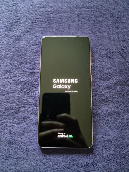 Samsung  S21 5G  128 gb 8gb
Telefonul arata impecabil,
Este liber de rețea,
Funcționează excelent,
Cu husă și cablu,