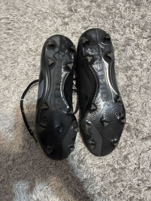 Adidasi fotbal predator league