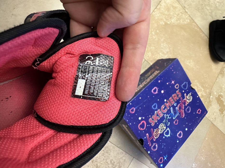 Ugg mar 28 si skechers  mar 29