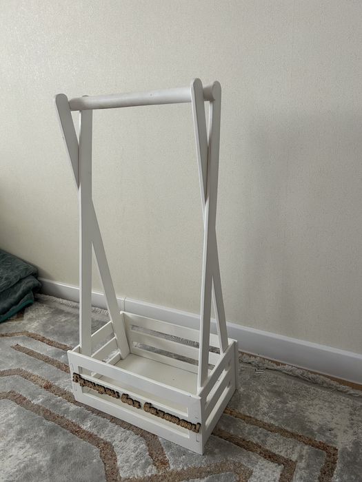 вешалка для детской одежды