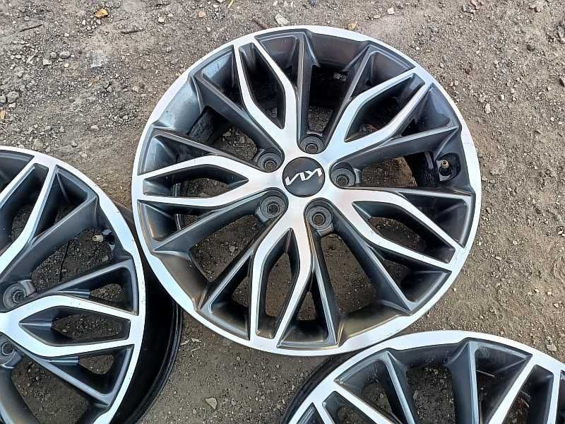 Продам оригинальные легкосплавные диски на KIA K5