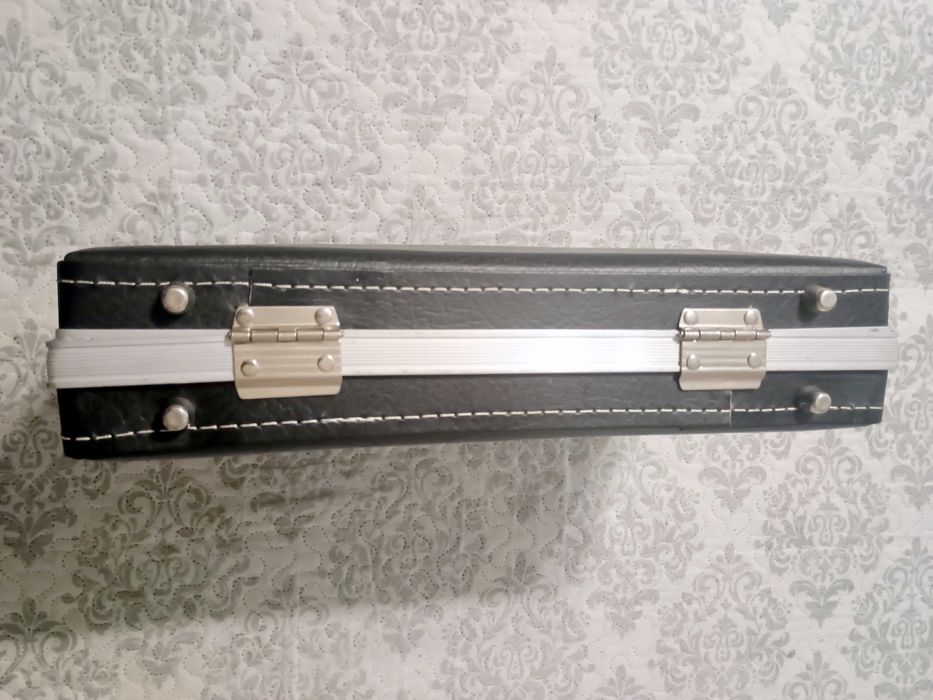 Класическо куфарче (дипломатическо) от черна изкуствена кожа