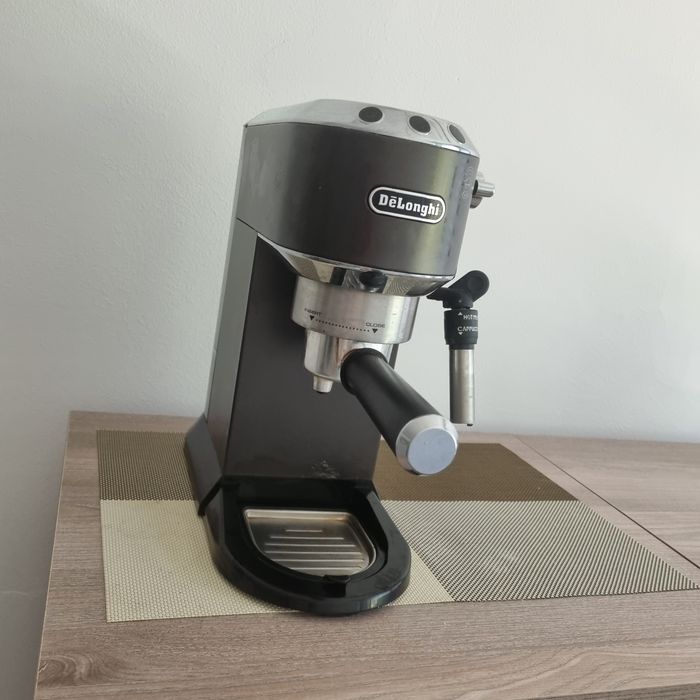 Кафе машина DeLonghi Dedica EC 685