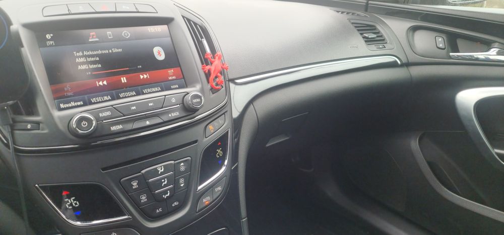 Продавам опел инсигния