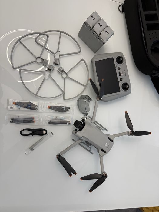 Дрон DJI Mini 3 Pro Fly More Combo