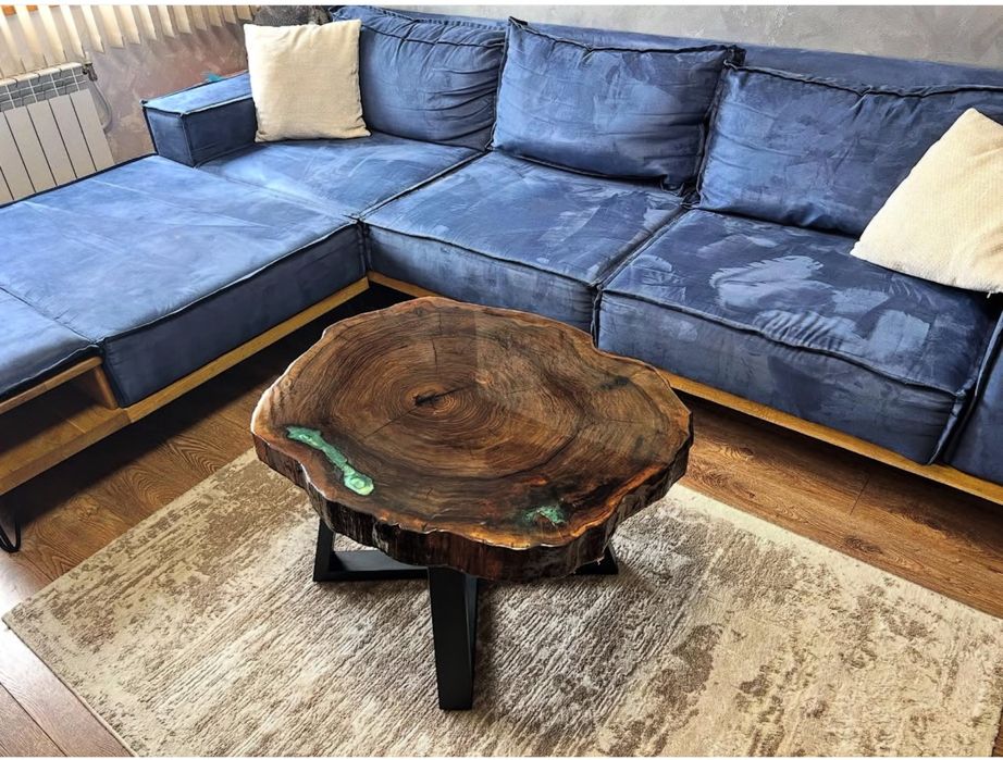 Уникална холна маса от орех и епоксидна смола