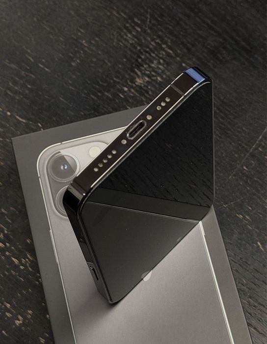 iPhone 13 PRO • 256 GB • 93% Bateria