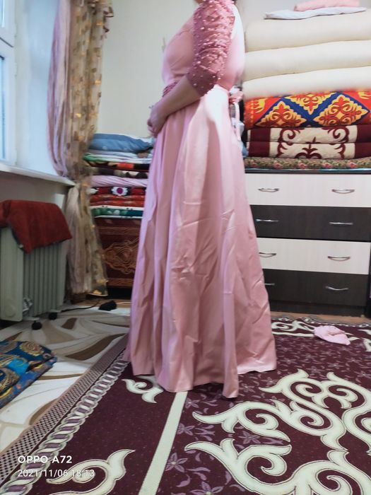 Продам вечерние платья..