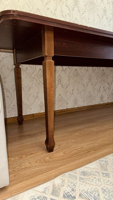 Настоящий деревянный стол