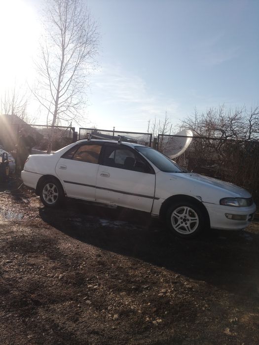 Продам автомобиль тайота Карина.