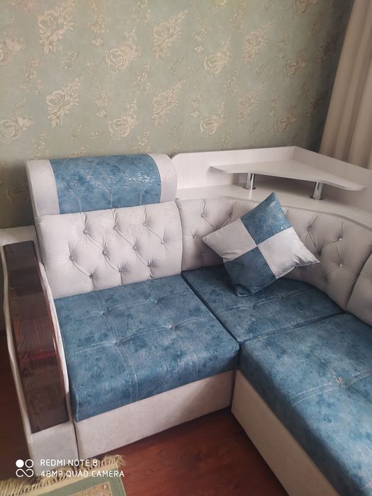 Продам диван с углом длина 4 метра