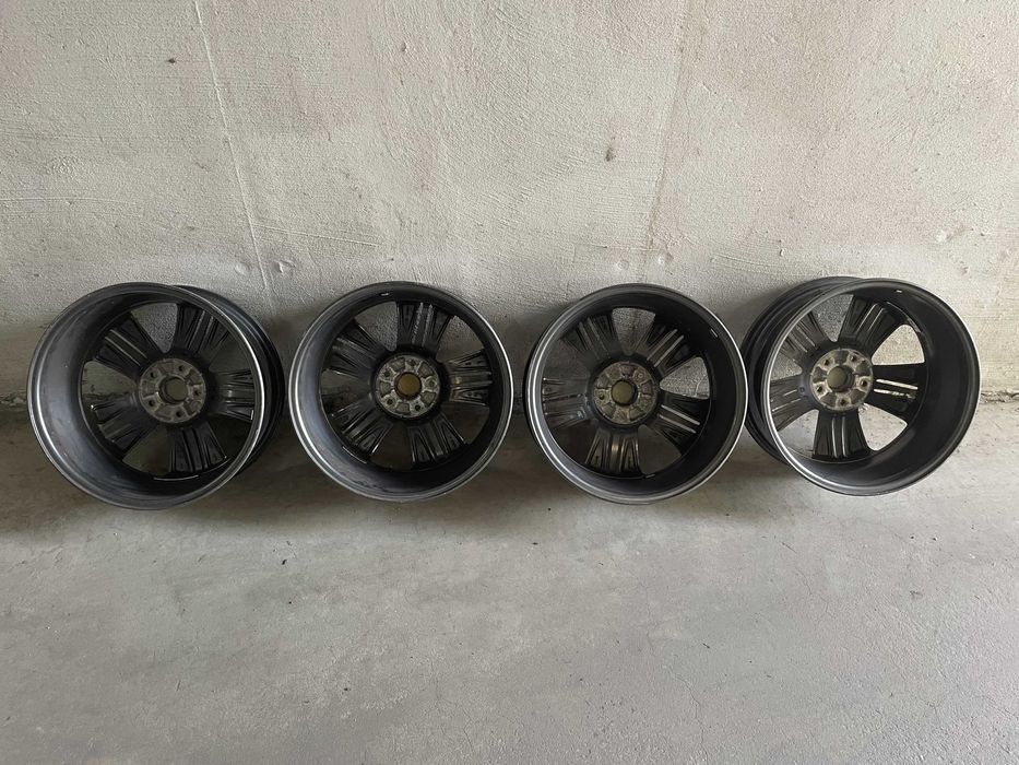 Оригинални алуминиеви джанти Hyundai 5x114,3 18 6.5j ET51 67.1 mm, с TPMS датчици.