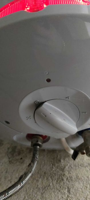 Вертикални Бойлери Теси за Баня и Кухня