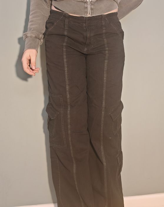 pantaloni cargo urban outfitters cu model cusut