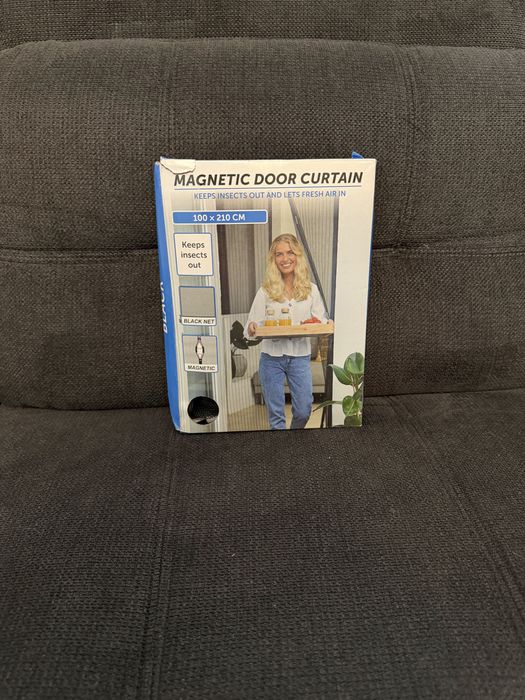 Plasa / perdea magnetica anti insecte pentru usa