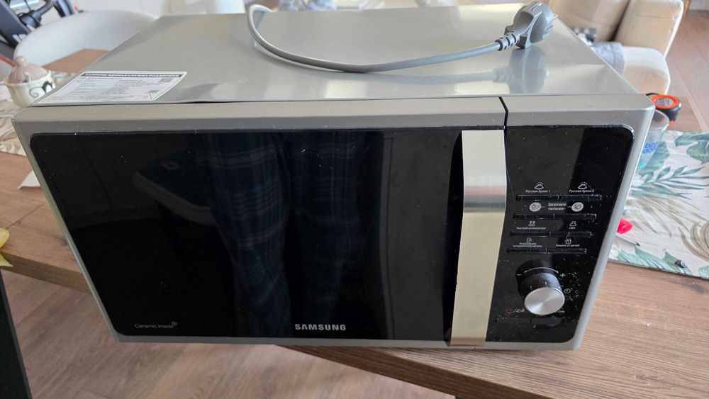 Микроволновая печь Samsung MS23F302TAS