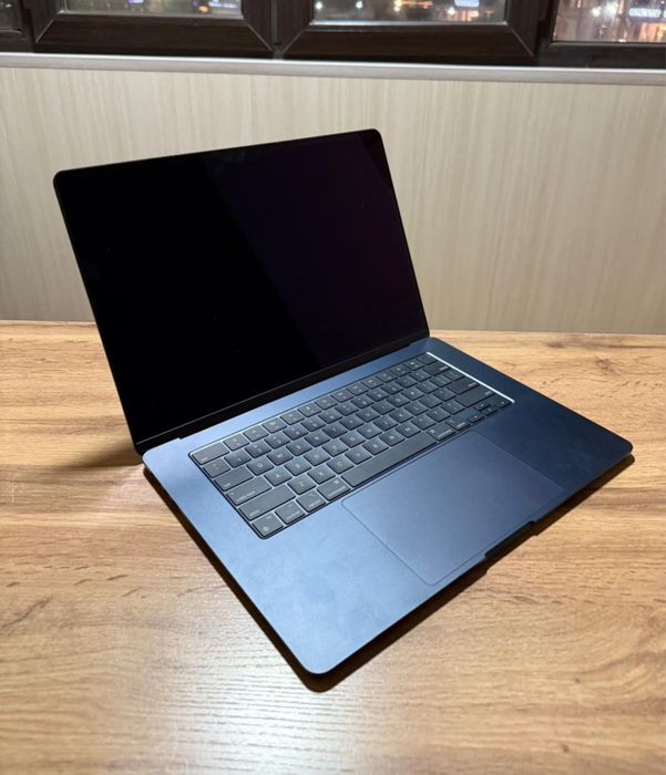 Продам Макбук Air 15