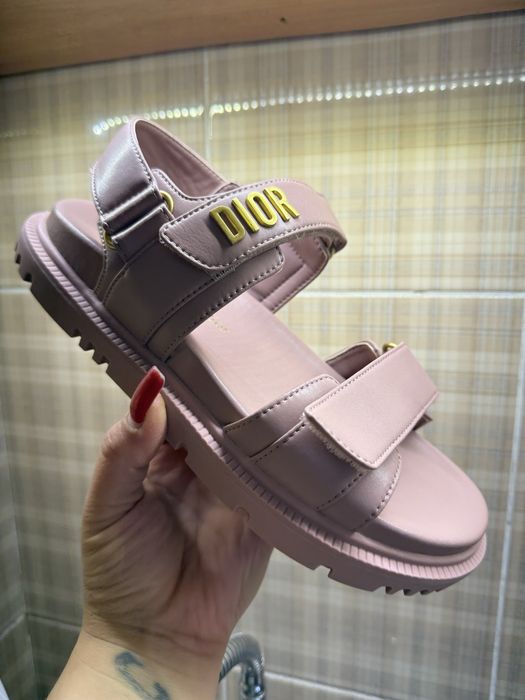Женские сандали от Dior