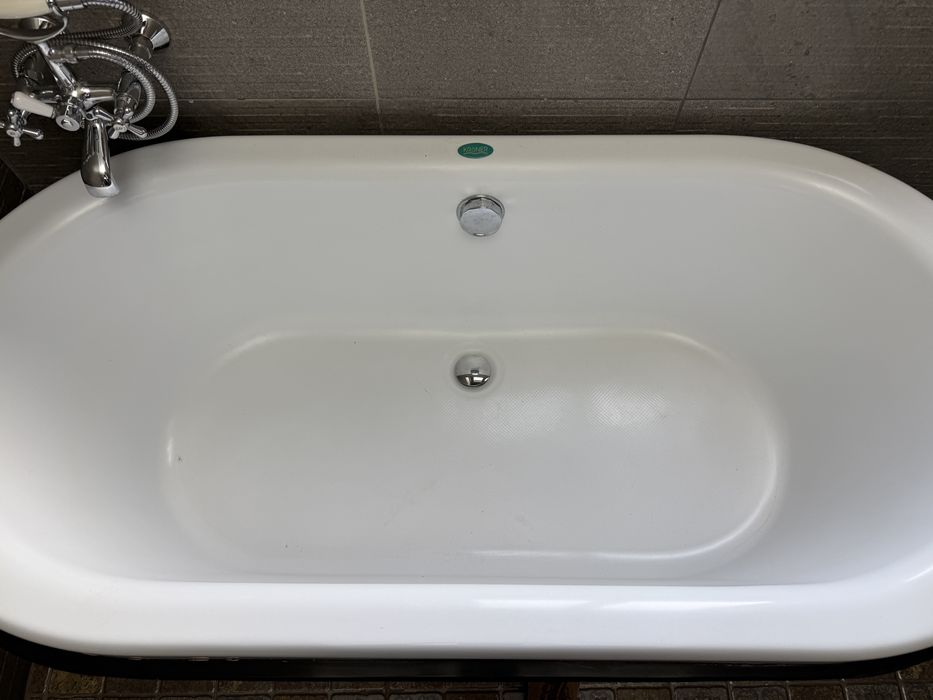 Cada freestanding in stare foarte buna